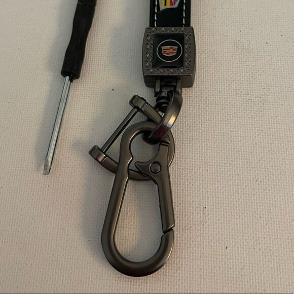 Cadillac key fob Keychain Black Leather with Logo NWT - Picture 2 of 5